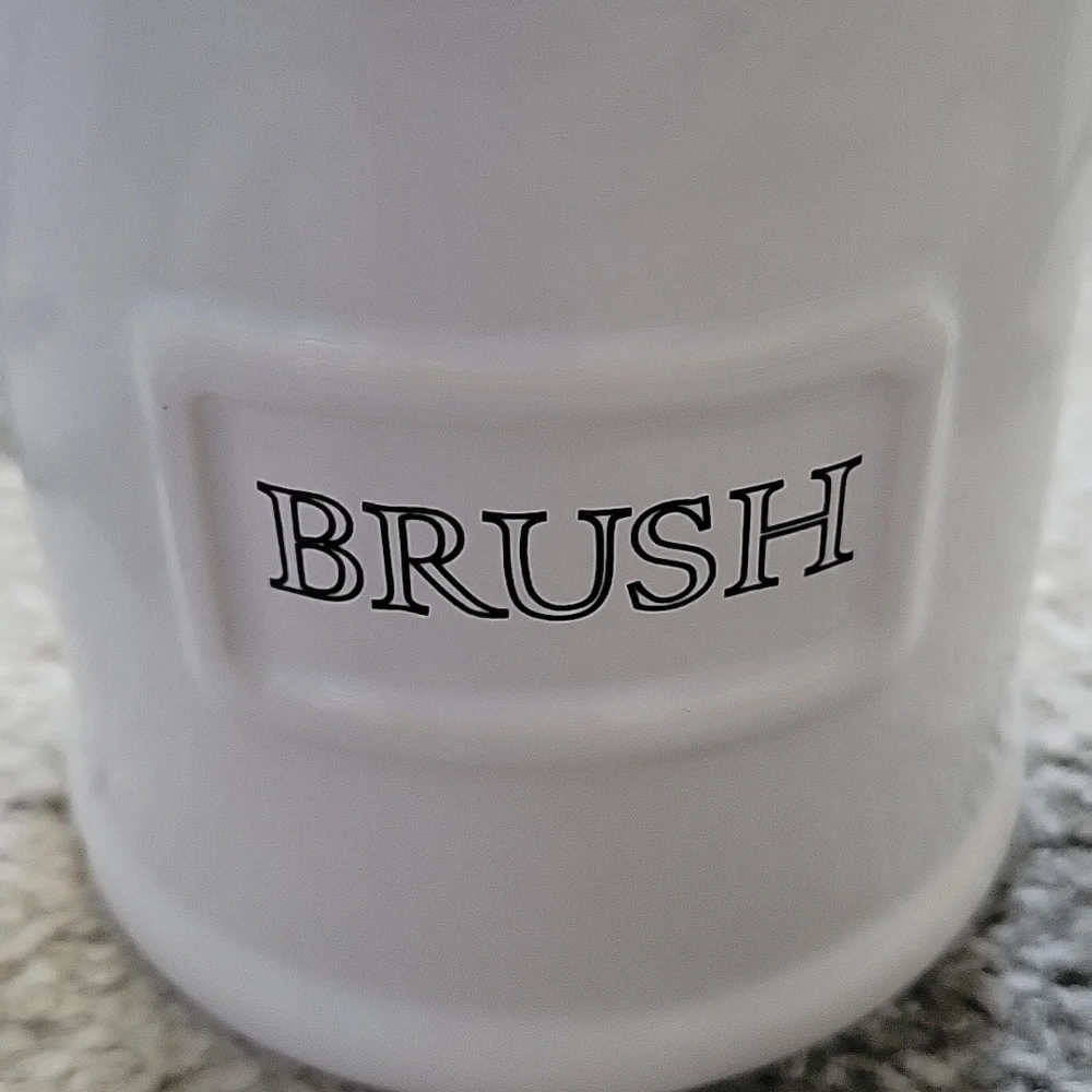 Brush Canister